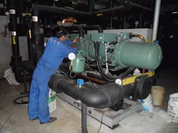 大型中央空调系统（冷水机组）换季维护与保养全攻略及设备销售与维护服务解析